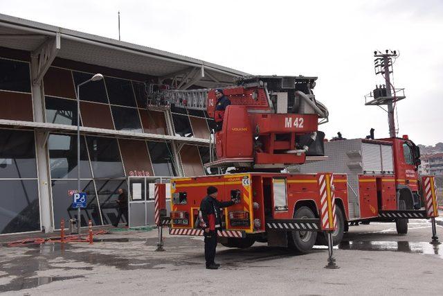 Şehirlerarası otobüs terminalinde temizlik