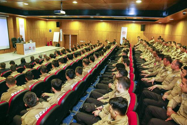 Emniyet müdüründen bekçilere: Sokakta ne var her şeyi bileceksiniz