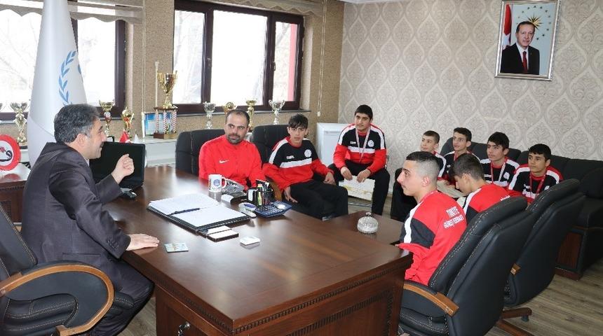 Ağrı&rsquo;nın erkek g&uuml;reş takımı yarı finale y&uuml;kseldi