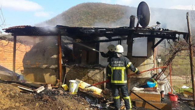 Bağ evi çıkan yangında kül oldu