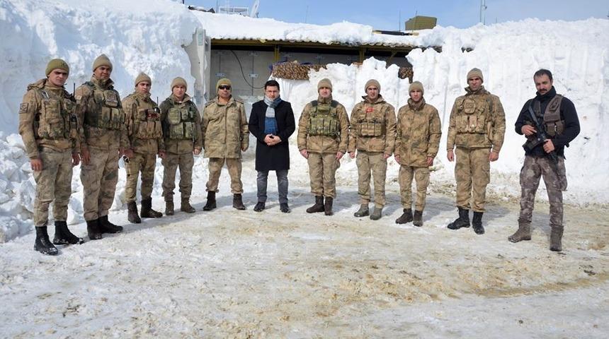 Kato&rsquo;da g&ouml;rev yapan Mehmet&ccedil;iğe anlamlı ziyaret