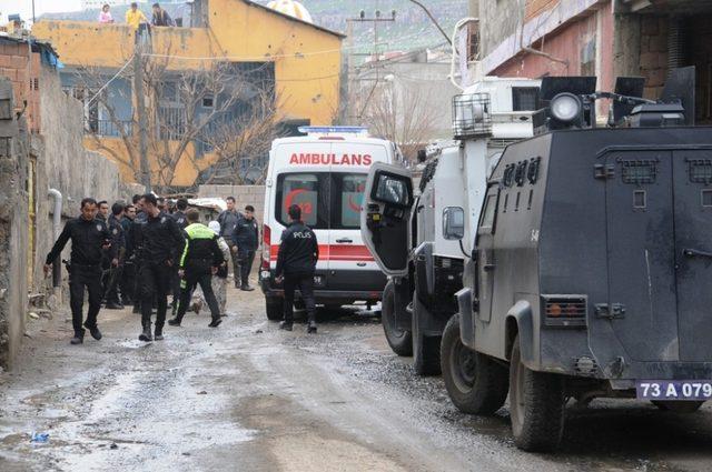 Cizre’de iki aile arasında taşlı sopalı kavga: 5 yaralı