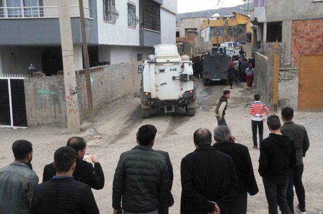 Cizre’de iki aile arasında taşlı sopalı kavga: 5 yaralı