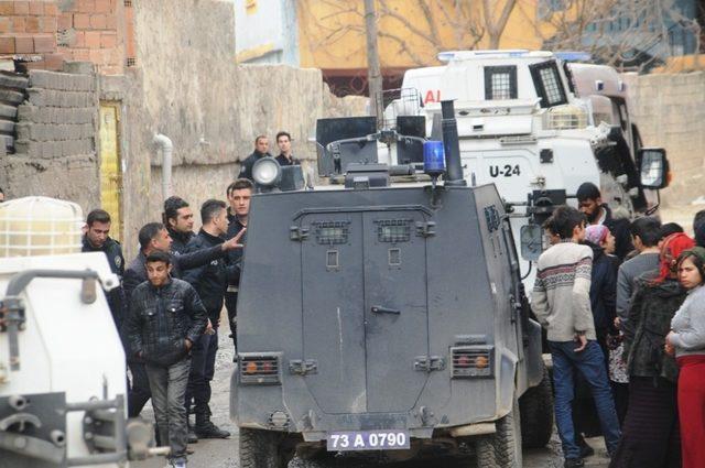 Cizre’de iki aile arasında taşlı sopalı kavga: 5 yaralı