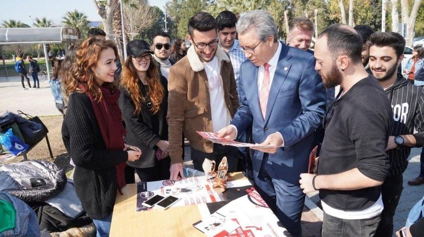 Ege &Uuml;niversitesi, 73 &ouml;ğrenci topluluğu ile dikkat &ccedil;ekiyor