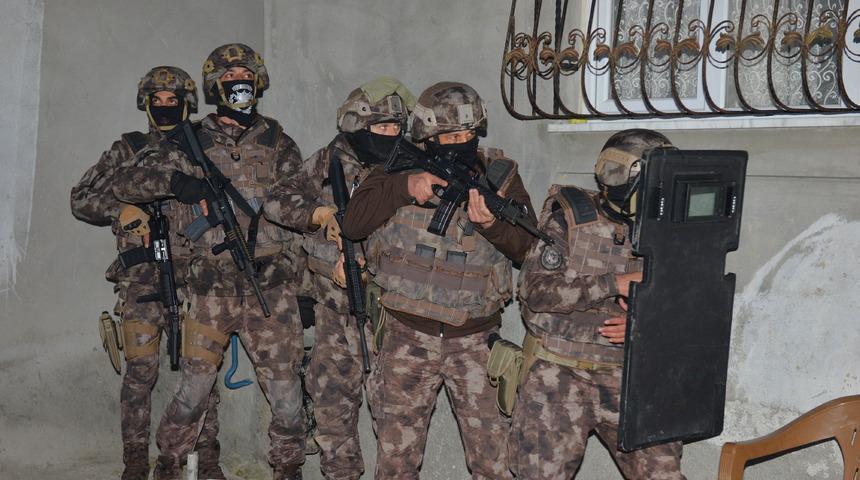 Adana'da uyuşturucu operasyonu: Çok sayıda gözaltı