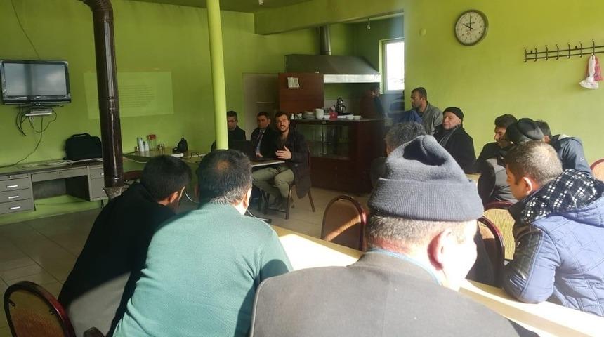 Erzincan&rsquo;da &ccedil;ift&ccedil;ilere s&uuml;t sığırı yetiştiriciliği eğitimi verildi