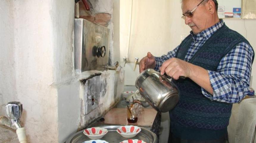 Asırlık odun kazanında çay keyfi