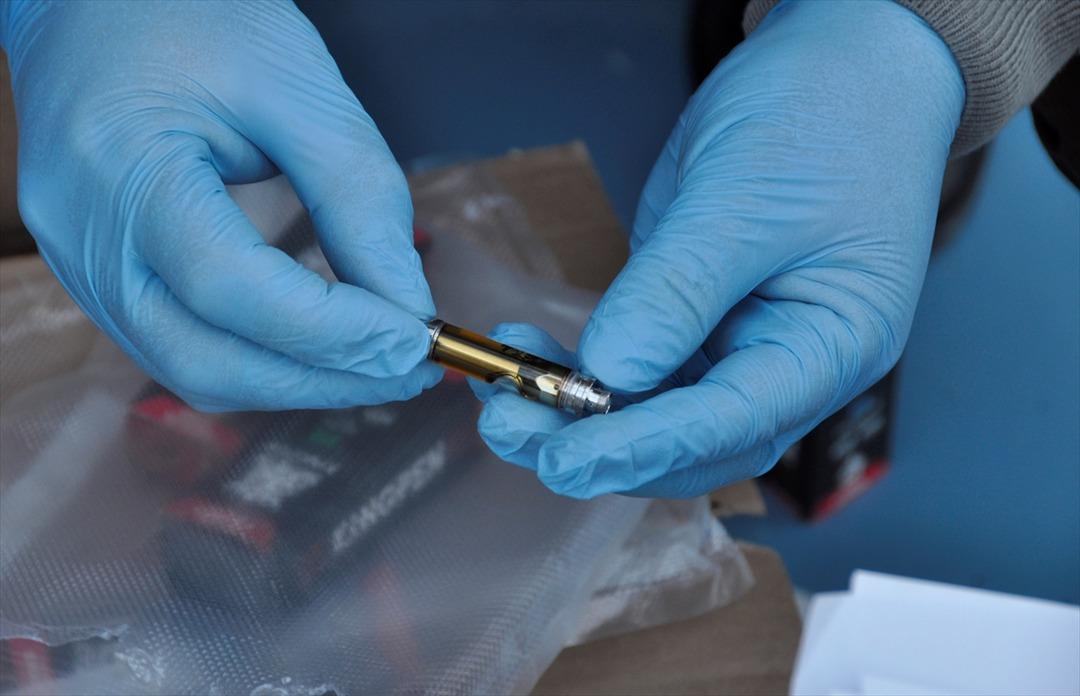 ABD'den kargoyla uyuşturucu g&ouml;nderilen kadın g&ouml;zaltına alındı 