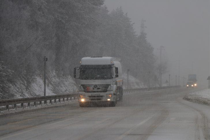 Bolu Dağı'nda yoğun kar yağışı  G5