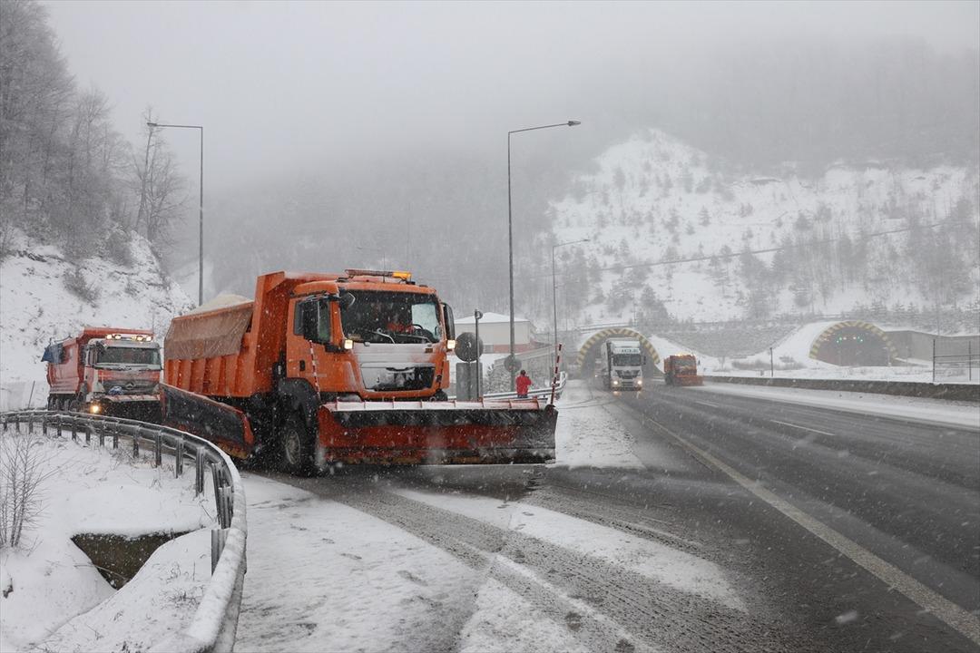 Bolu Dağı'nda yoğun kar yağışı 