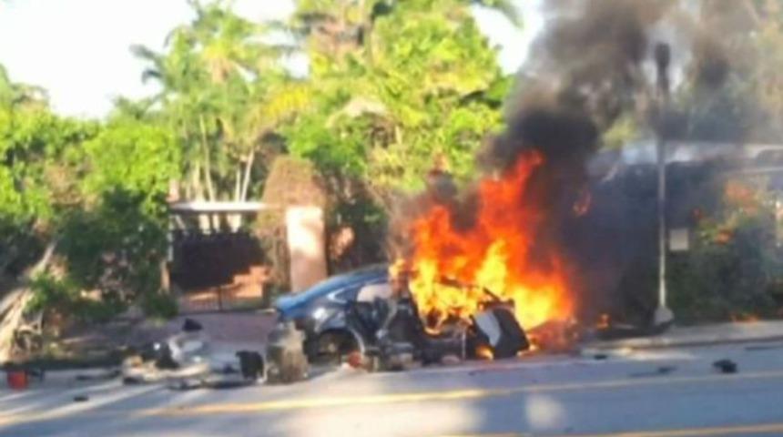 Tesla Model S sürücüsü yanarak yaşamını yitirdi