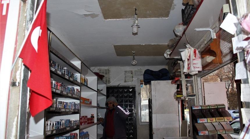 Akrobat hırsız, b&uuml;feyi tavandan girerek soydu