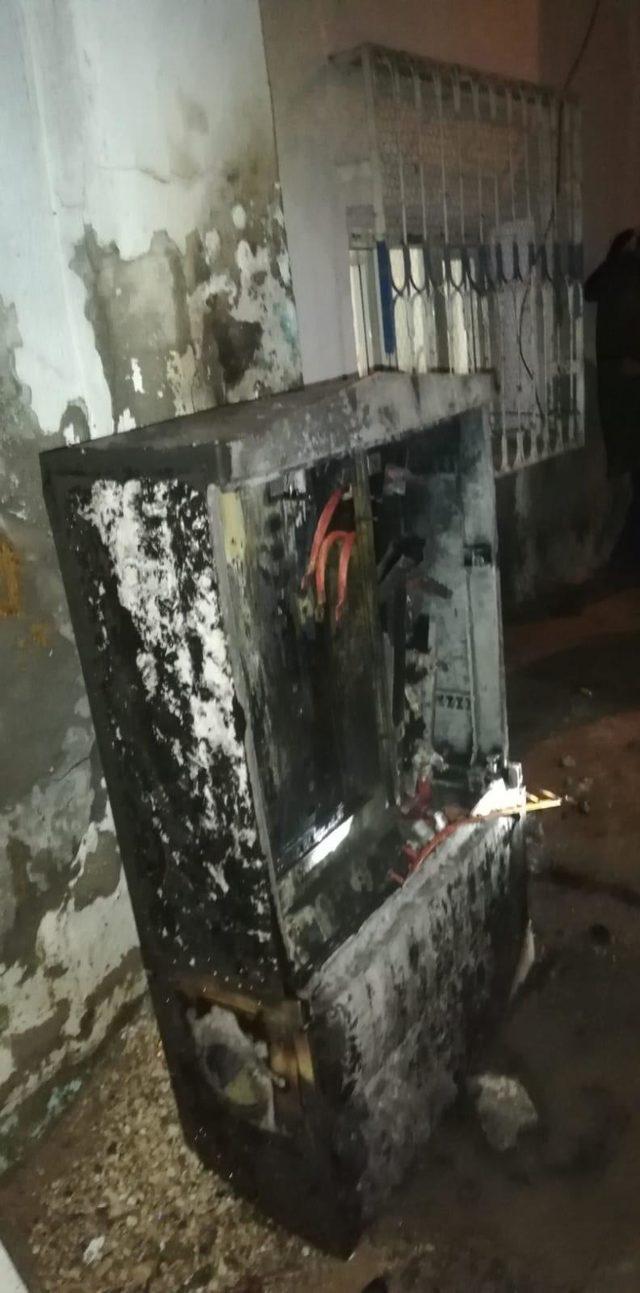 Nusaybin'de elektrik panoları yakıldı