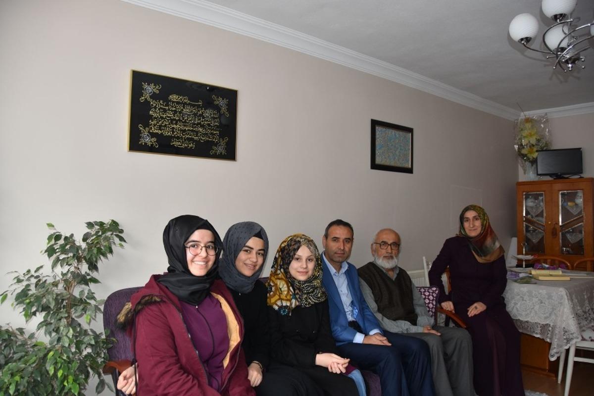 Uşak Fevzi &Ccedil;akmak Kız Andolu İmam Hatip Lisesinden &rsquo;Vefa Projesi&rsquo;