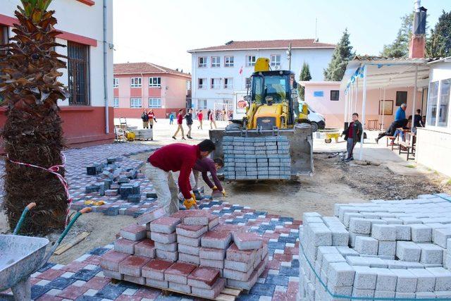 Torbalı Belediyesi’nden tarihi okula özel dokunuş