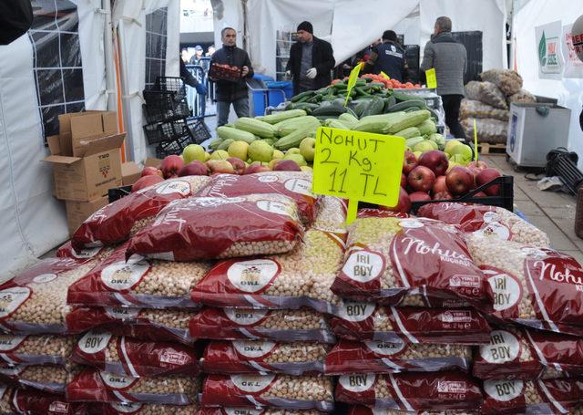 Ankara'da tanzim satış noktalarında ilk gün 23 ton bakliyat satıldı