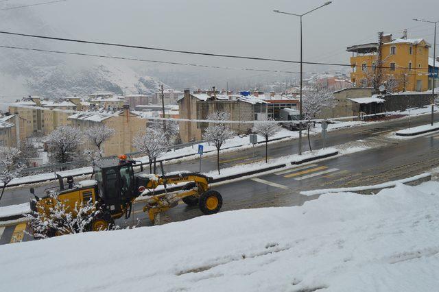 Hakkari'de 247 yerleşim biriminin yolu kardan kapandı