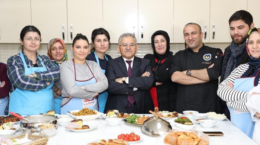 Başkan B&uuml;y&uuml;kkılı&ccedil;: &ldquo;Glutensiz &uuml;r&uuml;nler i&ccedil;in aş&ccedil;ılık eğitimi&rdquo;