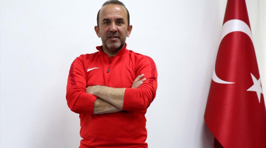 Mehmet Özdilek: Hakem hataları maçların önüne geçiyor