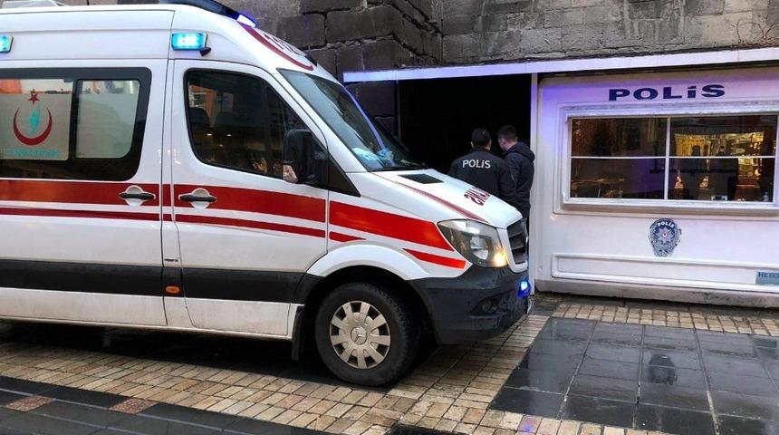 Tarihi kaleye &ccedil;ıkan şahıs kendine zarar verdi