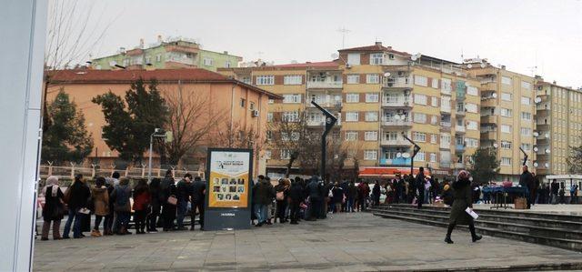 Diyarbakır’da ’memur’ kuyruğu