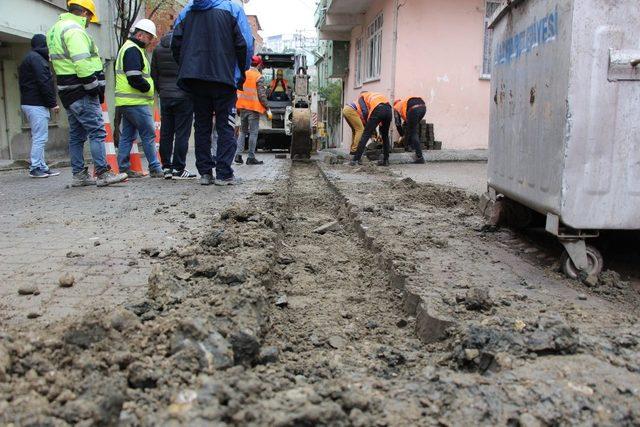 Anadolu Mahallesi’ne doğalgaz için ilk kazma vuruldu