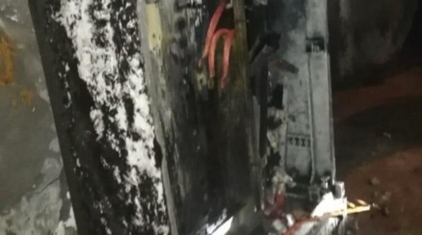 Nusaybin&rsquo;de dijital elektrik panosu yakıldı