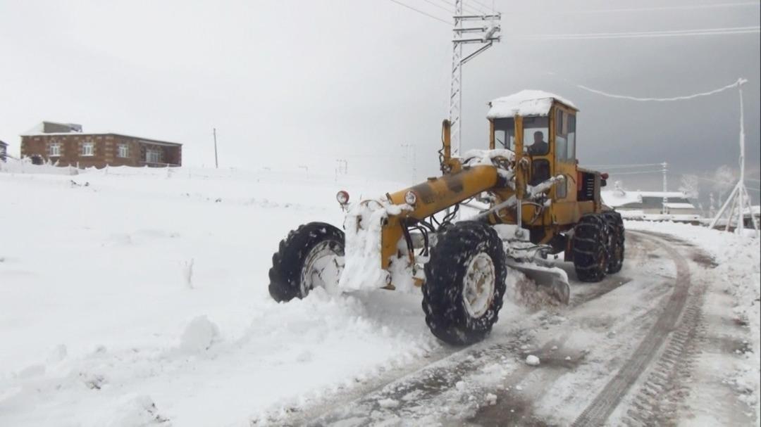 Ahlat&rsquo;ta t&uuml;m k&ouml;y yolları ulaşıma kapandı