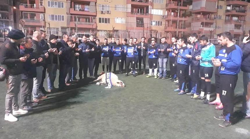 Razlıspor, kurban keserek dua etti