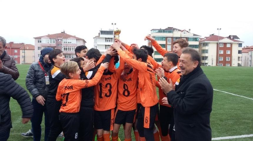 U15 Gen&ccedil;ler Ligi şampiyonu Vitraspor