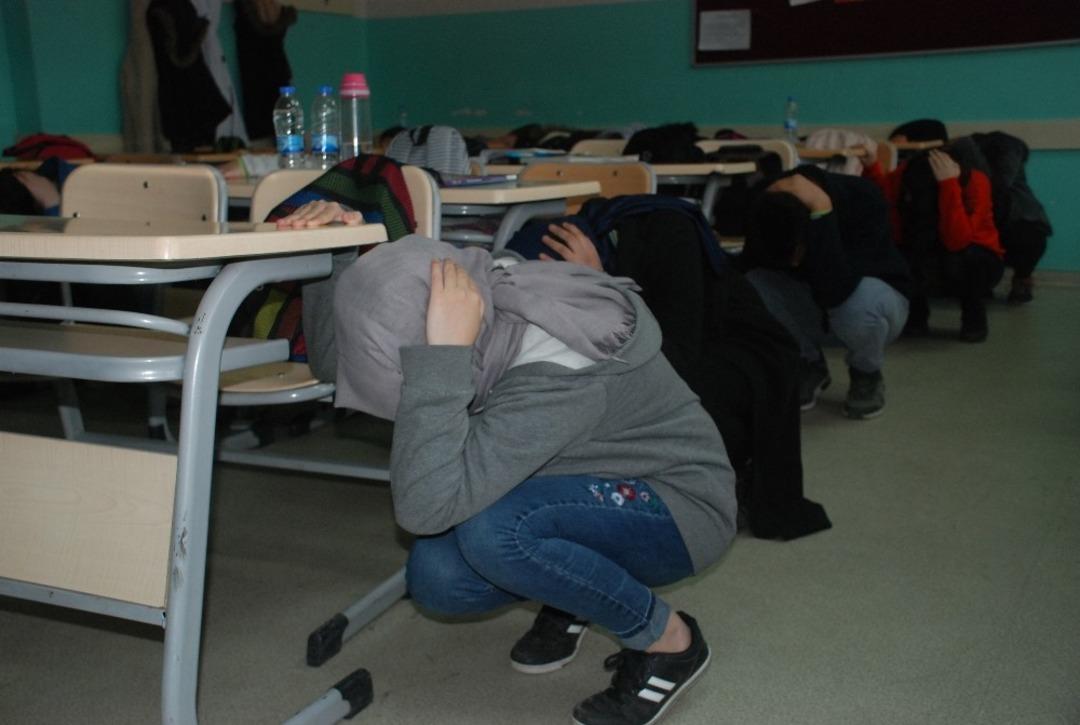 Deprem tatbikatı nefes kesti