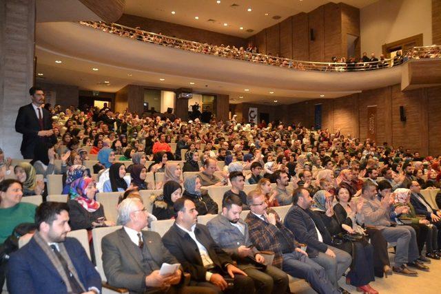 “Sanatta Abdülhamit Han” adlı söyleşisine yoğun ilgi