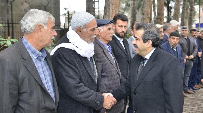 Vali G&uuml;zeloğlu, Eğil&rsquo;de kanaat &ouml;nderleri ile bir araya geldi