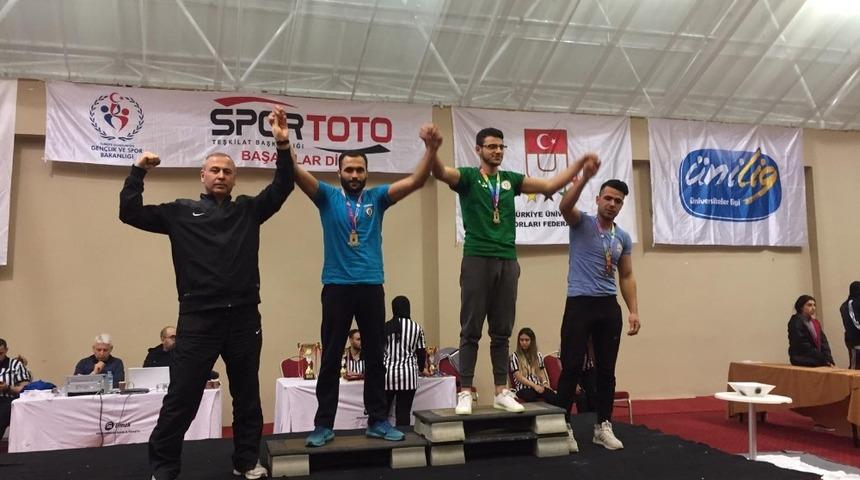 Bartın &Uuml;niversitesi, &ouml;ğrencileri Bilek G&uuml;reşi Şampiyonası&rsquo;ndan madalyayla d&ouml;nd&uuml;
