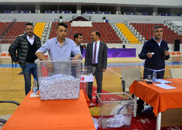 70 kişilik işe 13 bin 9 kişi başvurdu, spor salonunda kura çekimi yapıldı