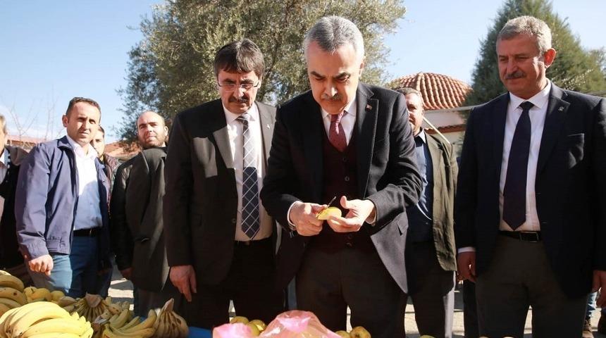 Mustafa Savaş: "Çerçioğlu Aydın’ı, inciri, zeytini, kestaneyi değil, kendisini markalaştırma çabasında"