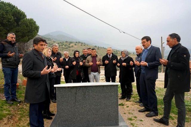 Manisa’da mahalle muhtarından şehitler için anıt