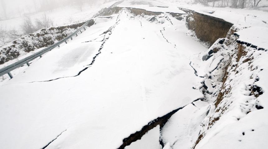 AFAD inceleme yaptı! Mahalleye giden yollar kapandı