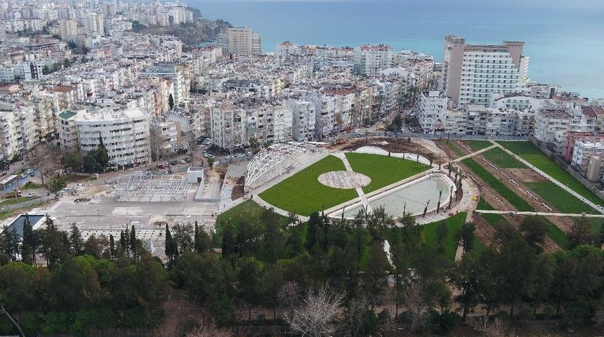 Millet Bah&ccedil;esi meydana &ccedil;ıkıyor