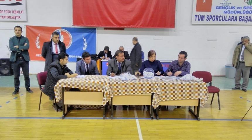 Gen&ccedil;lik Spor M&uuml;d&uuml;rl&uuml;ğ&uuml;nde 24 personel i&ccedil;in kura &ccedil;ekimi yapıldı