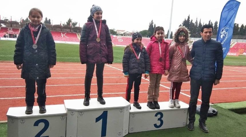 Burhaniyeli oryantiring&ccedil;iler Balıkesir&rsquo;de k&uuml;rs&uuml;ye &ccedil;ıktı