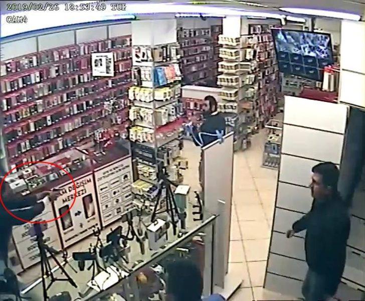 Silah tutukluk yapınca vurulmaktan kurtuldular  G2