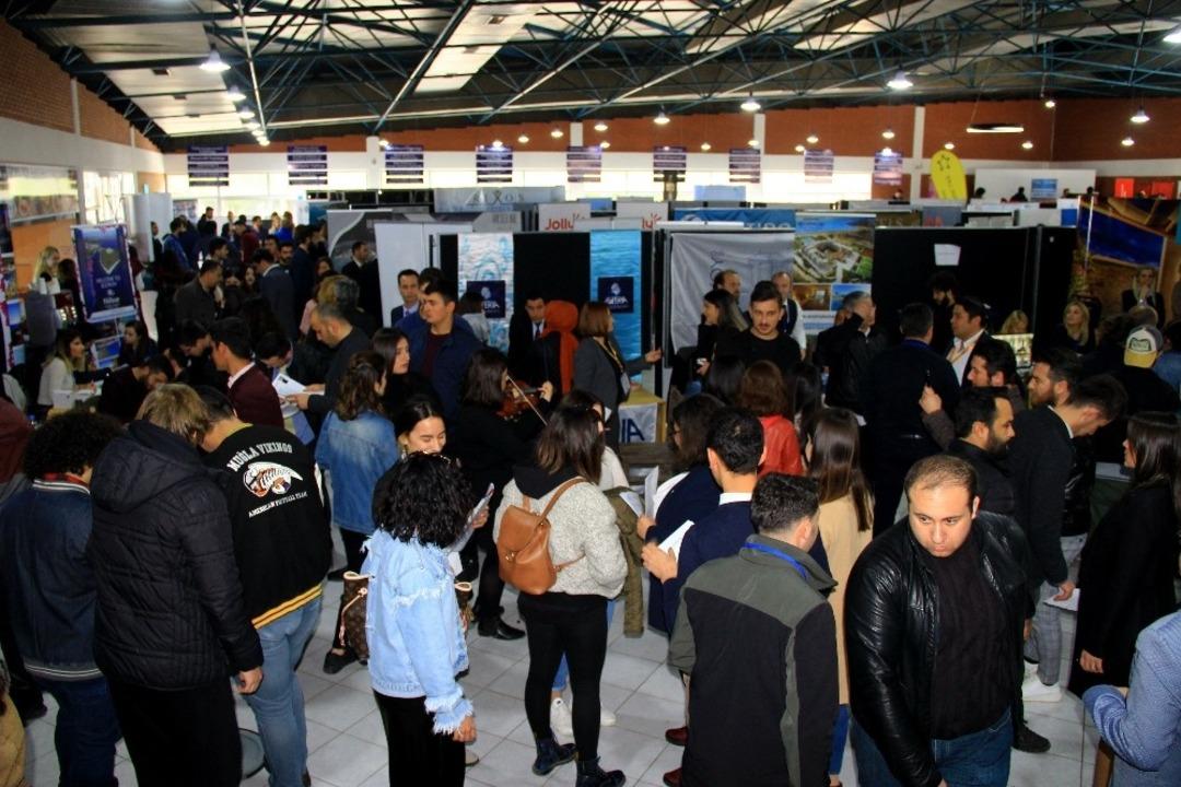 Turizm &ouml;ğrencileri sekt&ouml;r temsilcileri ile buluştu