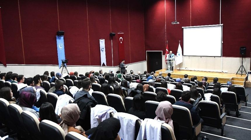 ADY&Uuml; Eczacılık Fak&uuml;ltesinde &ouml;nl&uuml;k giyme t&ouml;reni d&uuml;zenlendi