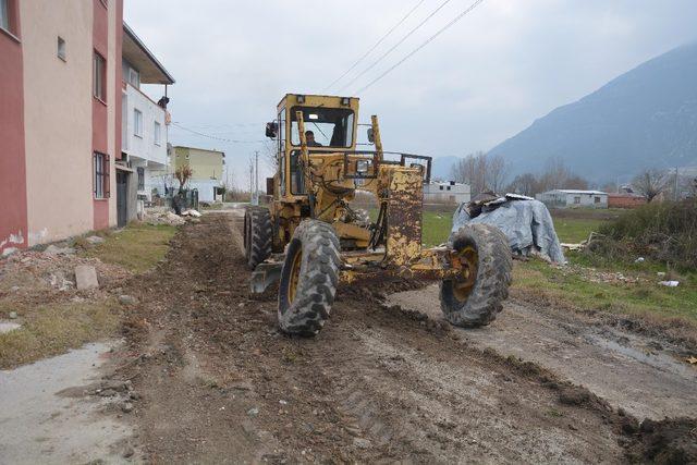 Taşkınlardan zarar gören yollarda düzenleme çalışması başlatıldı