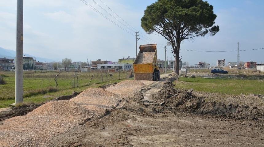 Taşkınlardan zarar g&ouml;ren yollarda d&uuml;zenleme &ccedil;alışması başlatıldı