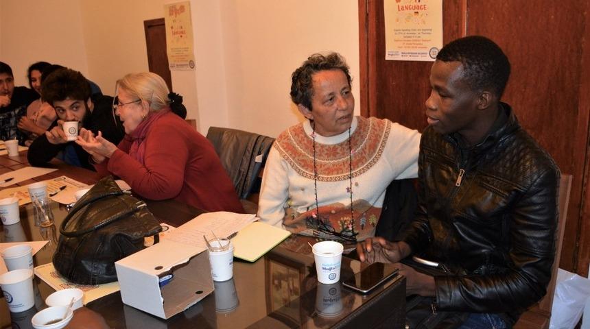 100 Yaş Evi üyeleri yabancı dil öğreniyor