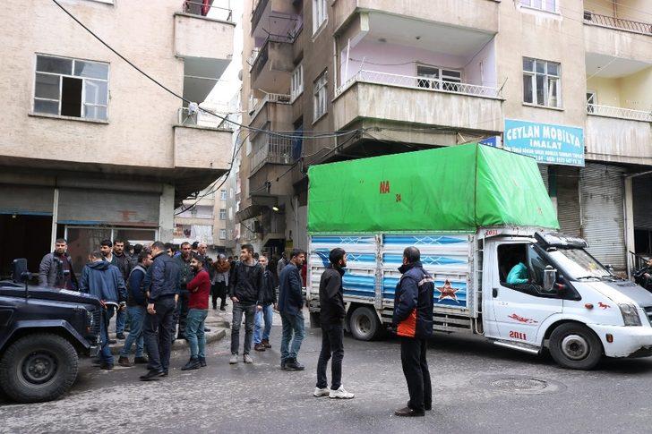 Diyarbakır’da yıkılma tehlikesi olan bina boşaltılıyor G2