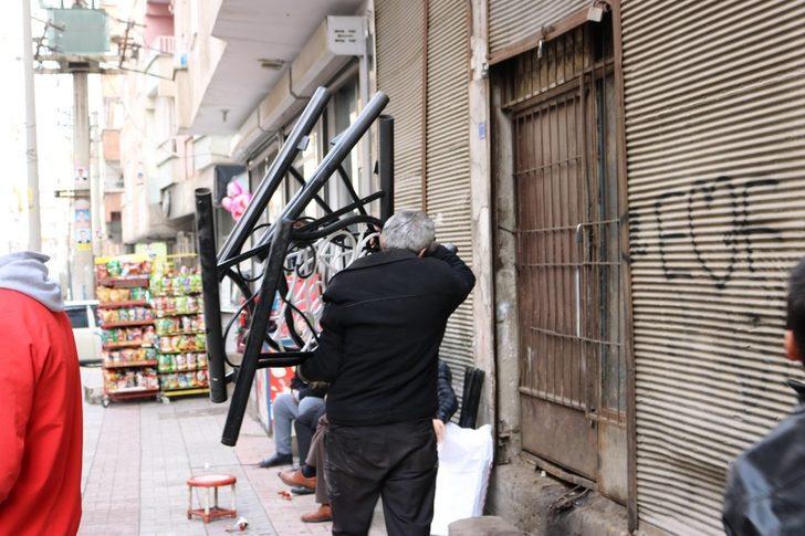 Diyarbakır’da yıkılma tehlikesi olan bina boşaltılıyor G4